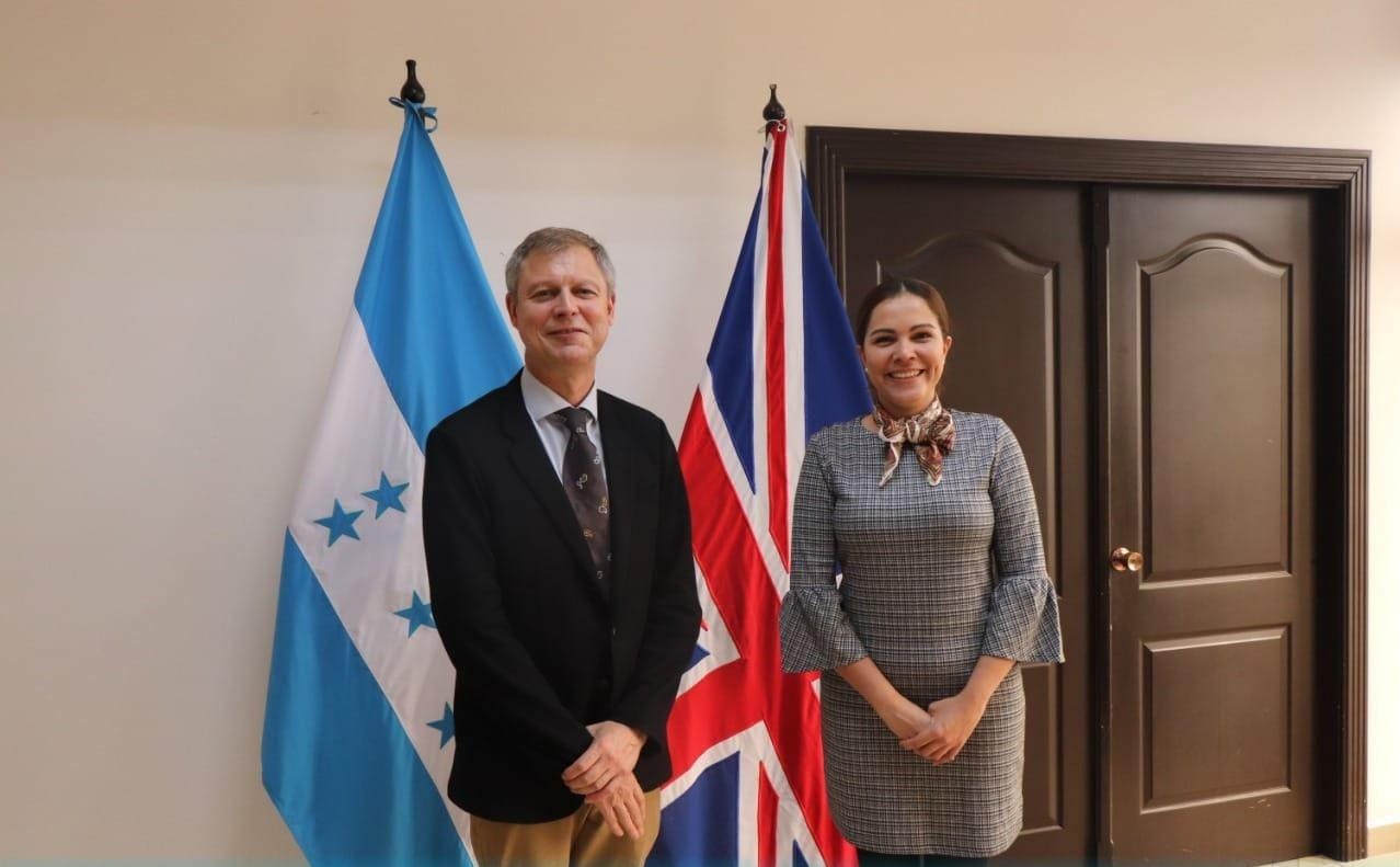Cancillería recibe al Embajador del Reino Unido para abordar temas de cooperación y política exterior